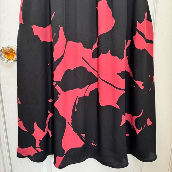 LIKE NEW! LOFT ANN TAYLOR MIDI DRESS. ADJUSTABLE STRAPS, LIGHTWEIGHT, BACK ZIP - Picture 6 of 14